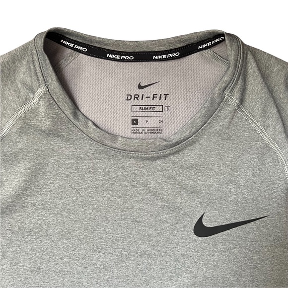 💥3 for $30💥 NWT Nike Dri Fit Workout Shirt - Picture 2 of 6
